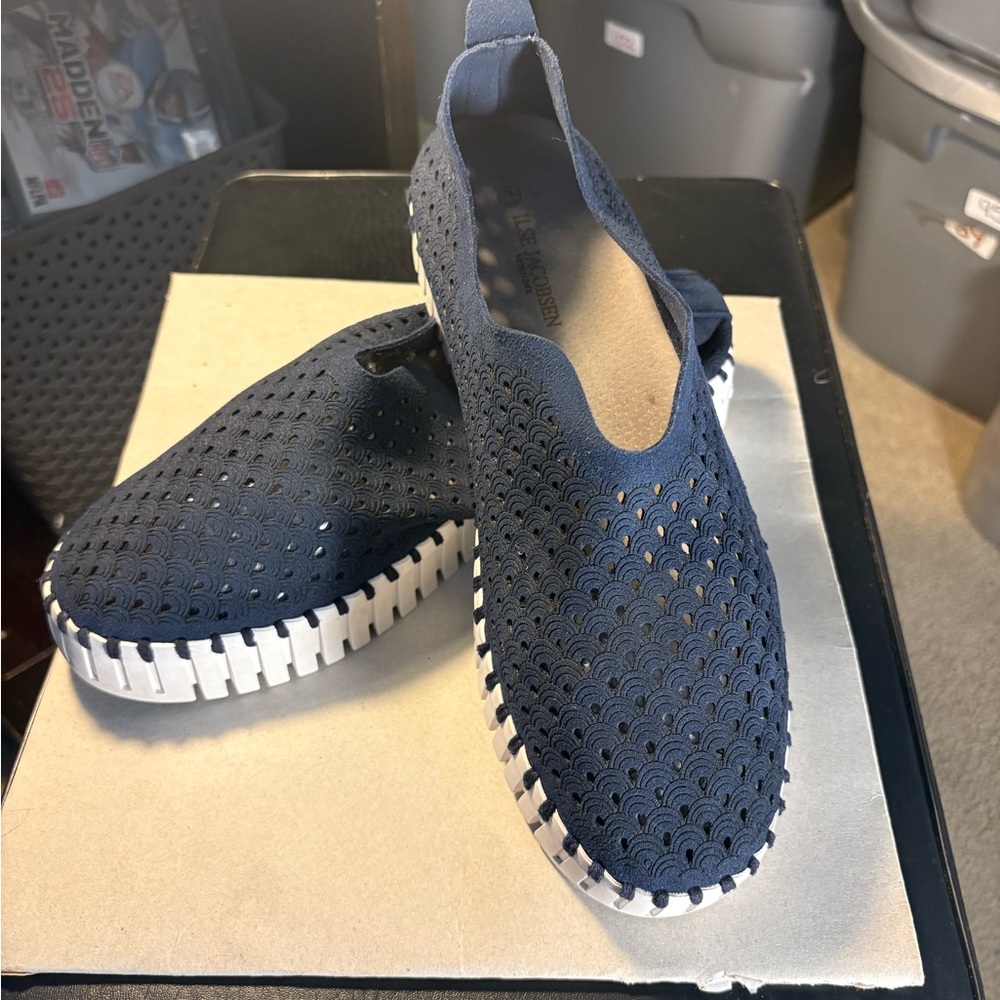 WRAPPED IN GRACE
Ilse Jacobsen Dark Indigo Platform Sneaker Sz(41)(10.5-11) - Picture 2 of 10